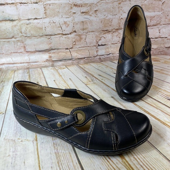 MyMomsBasement's tweet photo. So good I had to share! Check out all the items I'm loving on @Poshmarkapp #poshmark #fashion #style #shopmycloset #handmade #clarks #trinaturk: https://t.co/zUXbWAs3BS https://t.co/XQnHlJwv1W