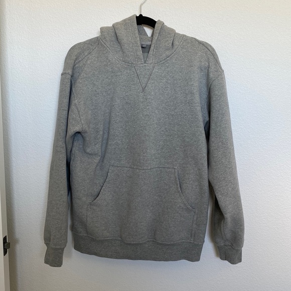 MetalGates8's tweet photo. So good I had to share! Check out all the items I'm loving on @Poshmarkapp #poshmark #fashion #style #shopmycloset #cabi #lululemonathletica #zsupply: https://t.co/yvdOBxX14y https://t.co/5GXFGjTfNj