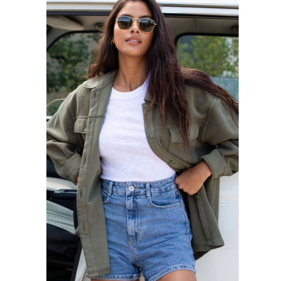 MetalGates8's tweet photo. So good I had to share! Check out all the items I'm loving on @Poshmarkapp #poshmark #fashion #style #shopmycloset #cabi #lululemonathletica #zsupply: https://t.co/yvdOBxX14y https://t.co/5GXFGjTfNj