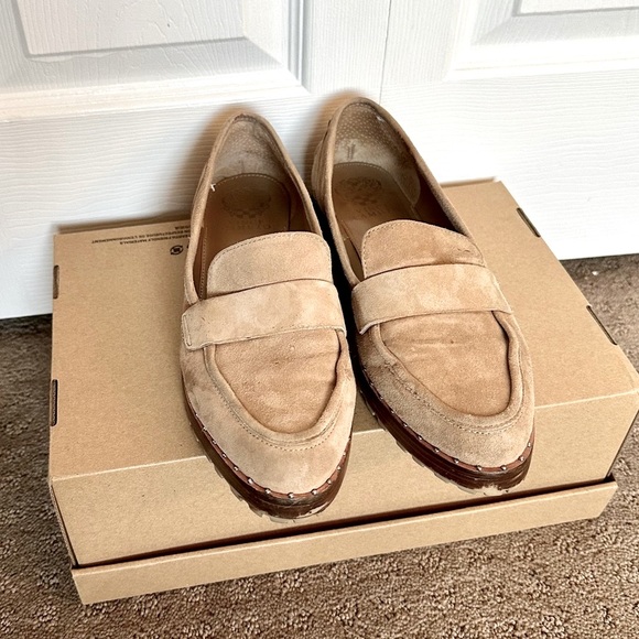 desean066's tweet photo. So good I had to share! Check out all the items I'm loving on @Poshmarkapp #poshmark #fashion #style #shopmycloset #express #vincecamuto #clarks: https://t.co/DsZY4lD93o https://t.co/jGMNNp6rkS