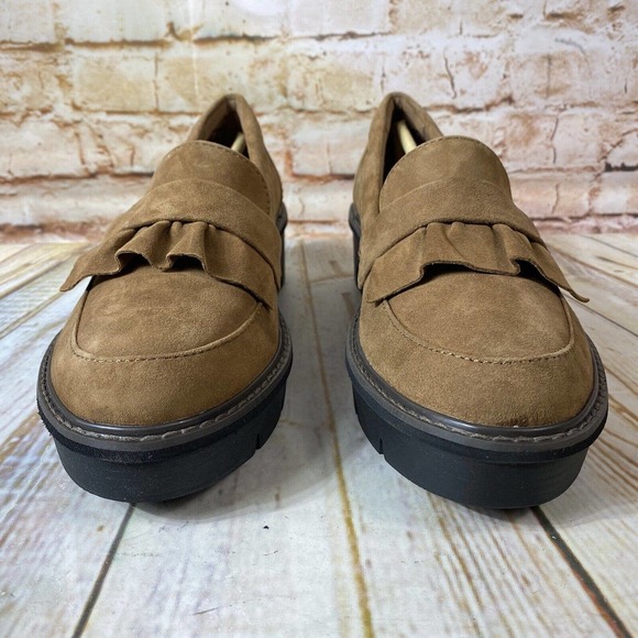 desean066's tweet photo. So good I had to share! Check out all the items I'm loving on @Poshmarkapp #poshmark #fashion #style #shopmycloset #express #vincecamuto #clarks: https://t.co/DsZY4lD93o https://t.co/jGMNNp6rkS