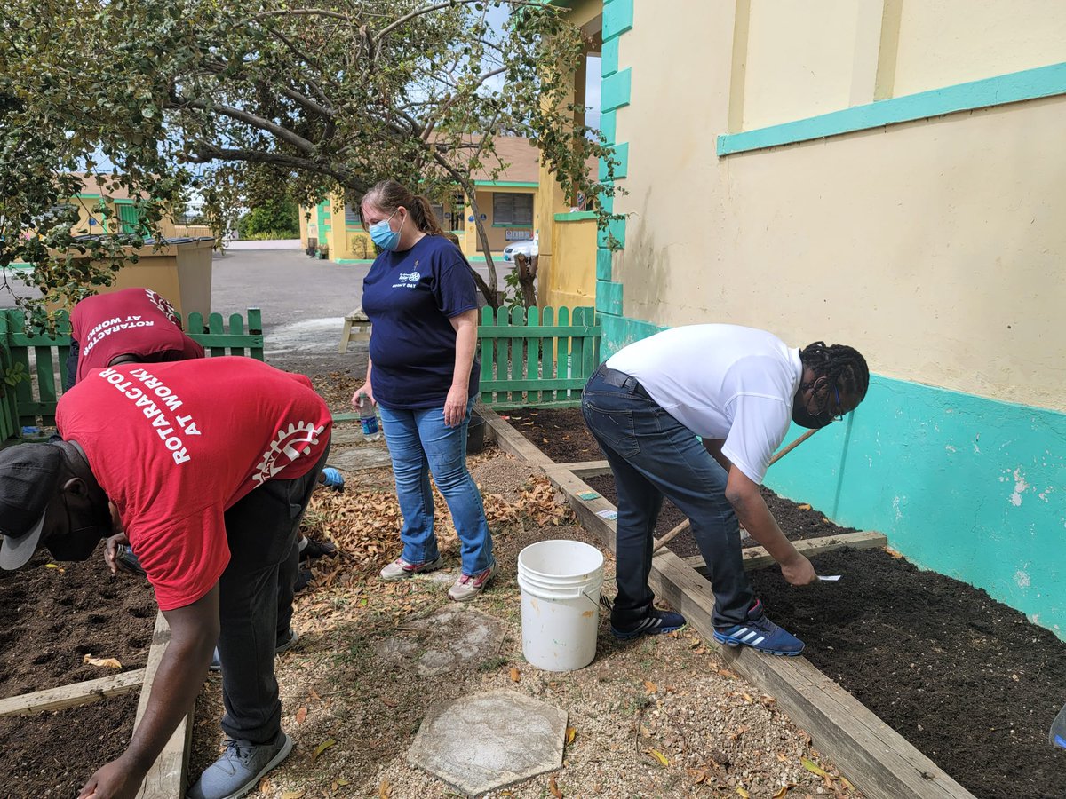 nassausunrise's tweet photo. #peopleofaction #rotariansatwork #togetherwetransform https://t.co/qWFrAdWWtr