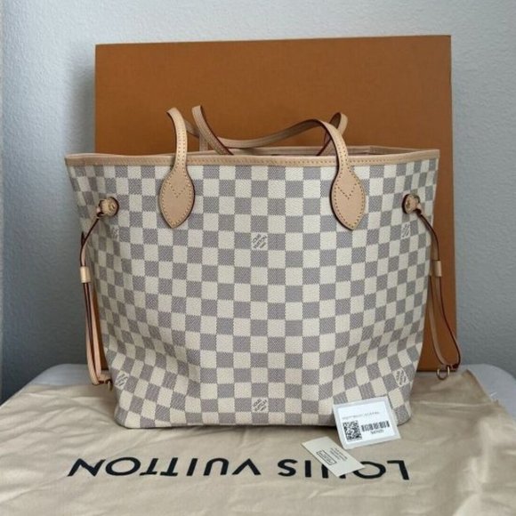 ReBoundTrading's tweet photo. So good I had to share! Check out all the items I'm loving on @Poshmarkapp from @Laura51092817 #poshmark #fashion #style #shopmycloset #eddiebauer #louisvuitton #tekgear: https://t.co/AlTF9vw3iY https://t.co/o91FRM580x