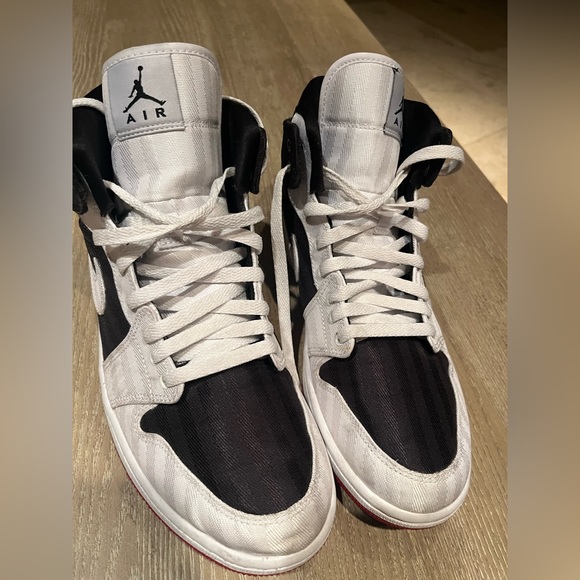 So good I had to share! Check out all the items I'm loving on <a href="/Poshmarkapp/">Poshmark</a> from @lovelygirl998 #poshmark #fashion #style #shopmycloset #nike: posh.mk/JCwr6QFuwBb