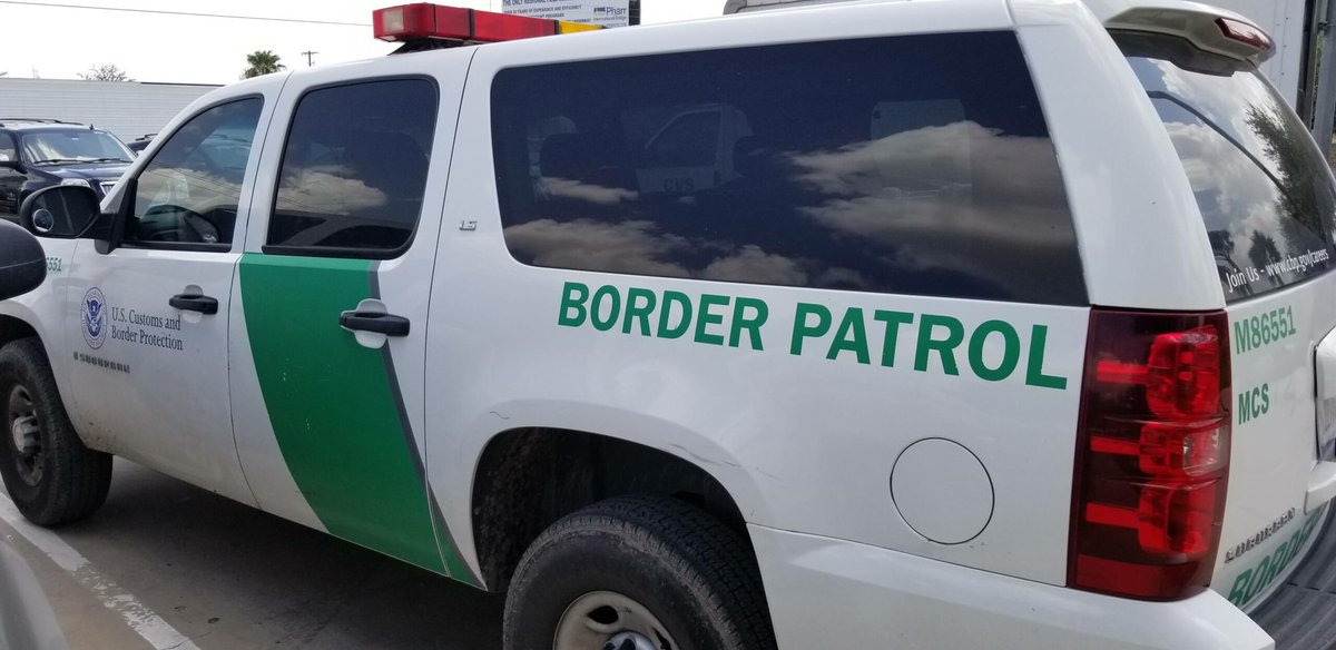 mfarahg's tweet photo. Solo seres pervertidos y con el alma podrida pueden cometer un crimen así: autoridades norteamericanas encontraron ADN de 67 hombres en el cuerpo de una niña migrante de tan solo 8 años, secuestrada por miembros del crimen organizado junto con su madre, luego de que su padre fuera asesinado.
A causa de tanto gritar al ser abusada, la niña perdió la capacidad de hablar. 
Este es el infierno del tránsito hacia la frontera, que demanda nuestra absoluta solidaridad hacia los migrantes. 

https://t.co/krOlMmvnvI