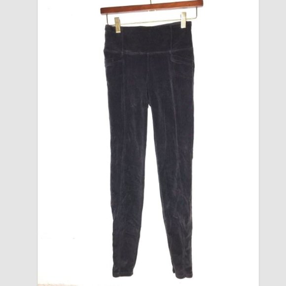 Pricegood5's tweet photo. So good I had to share! Check out all the items I'm loving on @Poshmarkapp #poshmark #fashion #style #shopmycloset #kennethcolereaction #materialgirl #athleta: https://t.co/jtuSmSdv7V https://t.co/kgJWKly4uw