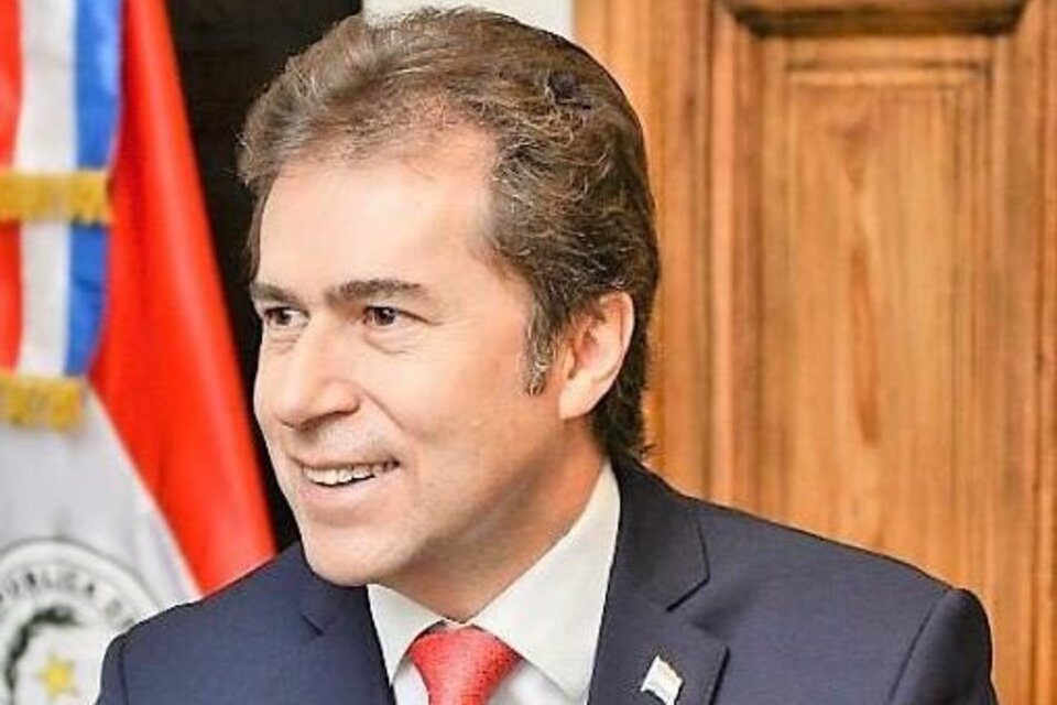 La medida ayudaría a mejorar el control y regulación del comercio, según Luis Castiglioni, titular del Ministerio de Industria y Comercio paraguayo.  

El ministro de Industria y Comercio de Paraguay, Luis Castiglioni, propuso construir un muro en la

informando.com.ar/un-ministro-de…
