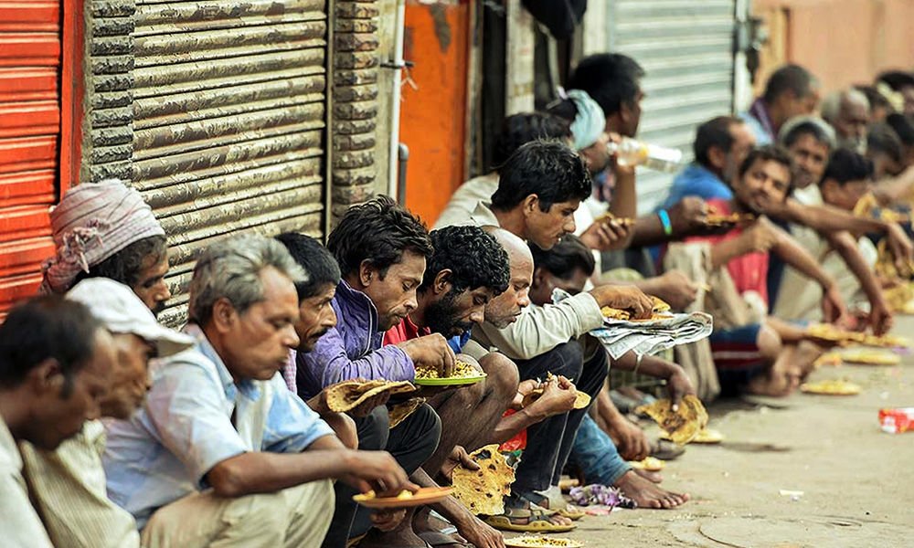 news24tvchannel's tweet photo. मोदी सरकार का बड़ा कारनामा, पिछले 5 साल में 13.5 करोड़ लोगों को गरीबी रेखा से बाहर निकाला गया

◆ नीति आयोग की रिपोर्ट में हुआ खुलासा 

NITI Aayog | #NITIAayog https://t.co/OXFZd0lpDH