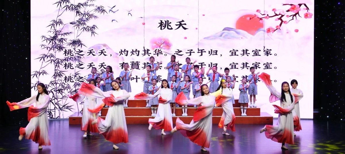 Cangzhou_China's tweet photo. The Theater of #Cangchou Mass #ArtCenter is the venue to hold the concert "Elegance and Melody - the Hometown of the #ClassicofPoetry". With the theme of the Classic of Poetry (#Shijing), the concert boldly innovates in artistic performance forms, presenting a cultural feast that suits both refined and popular tastes. #China #Hebei #chineseart #art