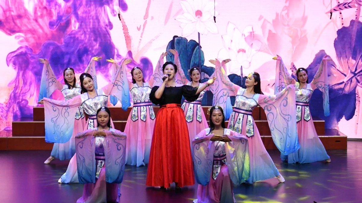 Cangzhou_China's tweet photo. The Theater of #Cangchou Mass #ArtCenter is the venue to hold the concert "Elegance and Melody - the Hometown of the #ClassicofPoetry". With the theme of the Classic of Poetry (#Shijing), the concert boldly innovates in artistic performance forms, presenting a cultural feast that suits both refined and popular tastes. #China #Hebei #chineseart #art