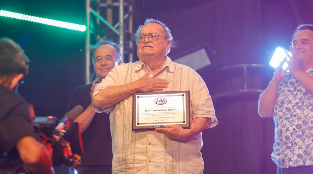 Muchas gracias <a href="/luchalibreaaa/">Lucha Libre AAA Worldwide</a> por el testimonio de reconocimiento a mi querido Padre Don Antonio Cano Medina como pionero de la mejor lucha libre de México en Tijuana.
