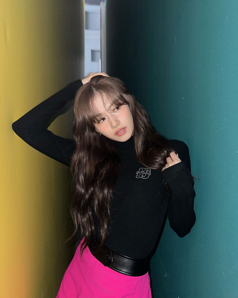 sanapics's tweet photo. SANA IS SO FINE https://t.co/Za9kNMoIYL