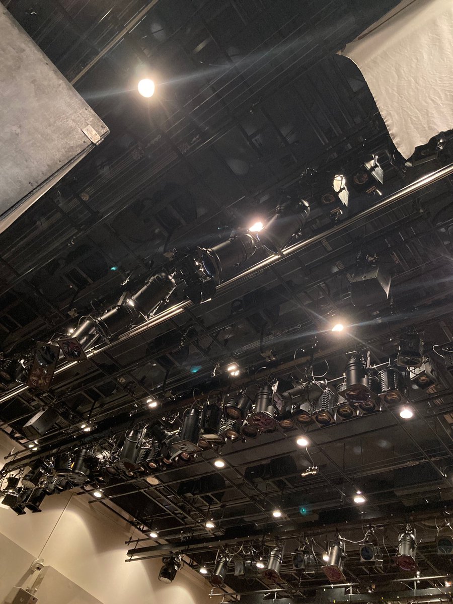 tomayano's tweet photo. #ハムレット 全公演終了いたしました。ご来場下さったお客様、キャストの皆様、制作部、演出部、舞台スタッフの皆様、本当にありがとうございました☺️初めての経験ばかりの中で様々なことを勉強させていただき、このチームの一員となれたこと、大変幸せに思っております。皆様といつかまたご一緒できるように、この経験を糧にもっともっと大きくなります🔥