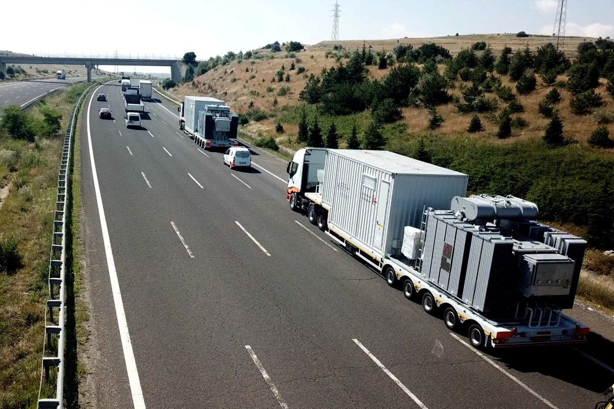 EfeLogistics's tweet photo. Ankara / Irak
Mobil Trafo Lojistik Çalışmamız. 
Our #mobiletransformer #logistics work from Ankara to Iraq.
https://t.co/QHEF3QFOl8  #ankara #ıraq https://t.co/9anGYCn0C0