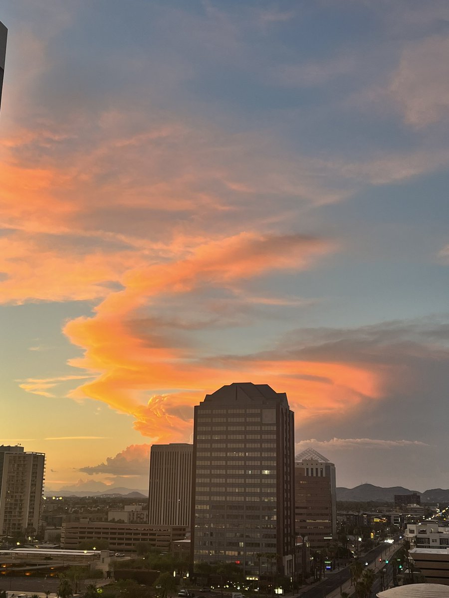 PHXAZ1852's tweet photo. Gorgeous #PhoenixSunset https://t.co/a2INnJU8dE