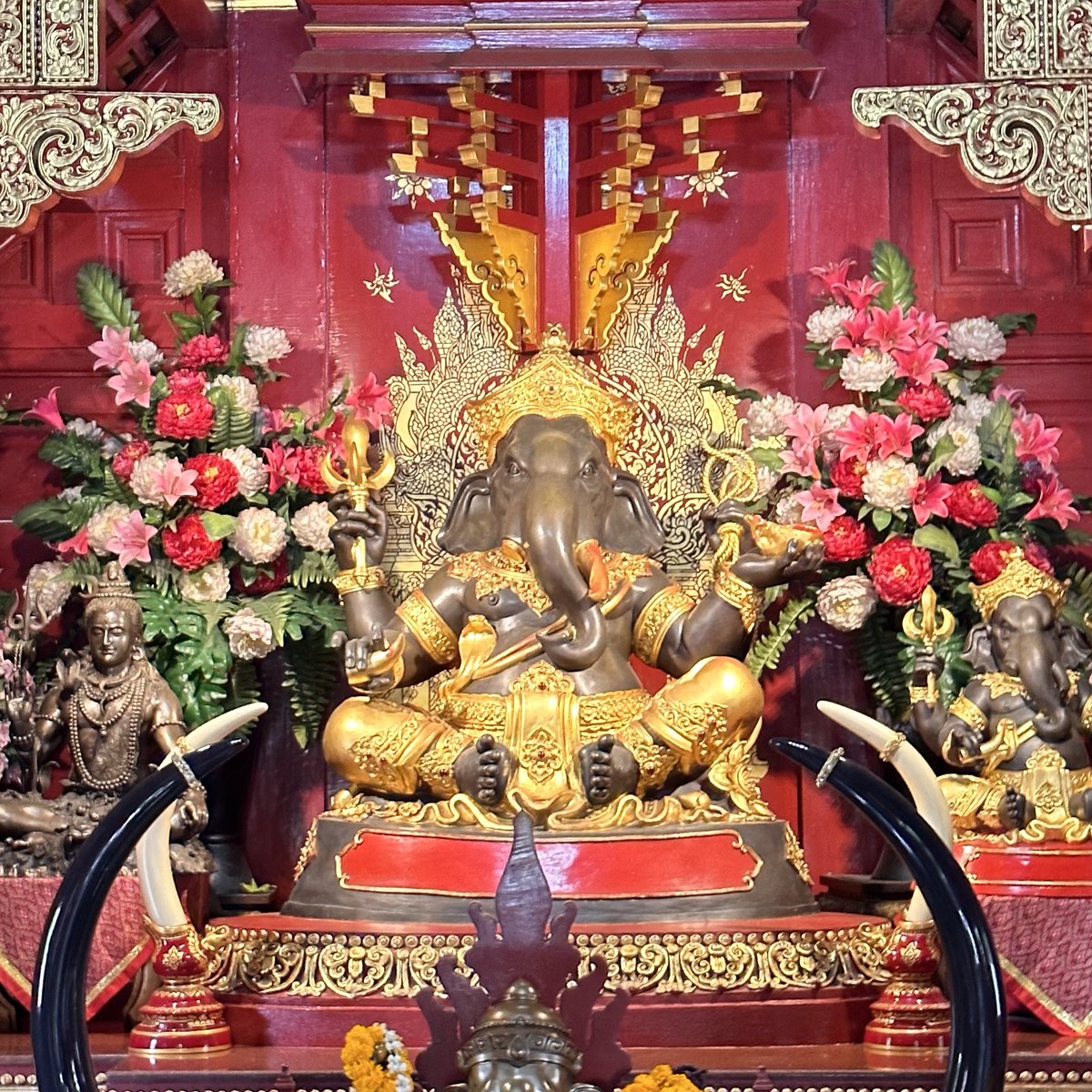desirposter1565's tweet photo. ✨🕉️โอม ศรี คเณศายะ นะมะฮา🕉️✨

เพียงเอ่ยถึงพระนามของพระองค์
ศัตรูก็จะมลายหายสูญ  
จงโชคดี มีชัย มั่งมีร่ำรวย  
ขอองค์พ่ออวยพรให้
สำเร็จ สมความปรารถนา 
ทุก��ระการเทอญ 🙏🏻🌺 https://t.co/eVrnqCs2NJ