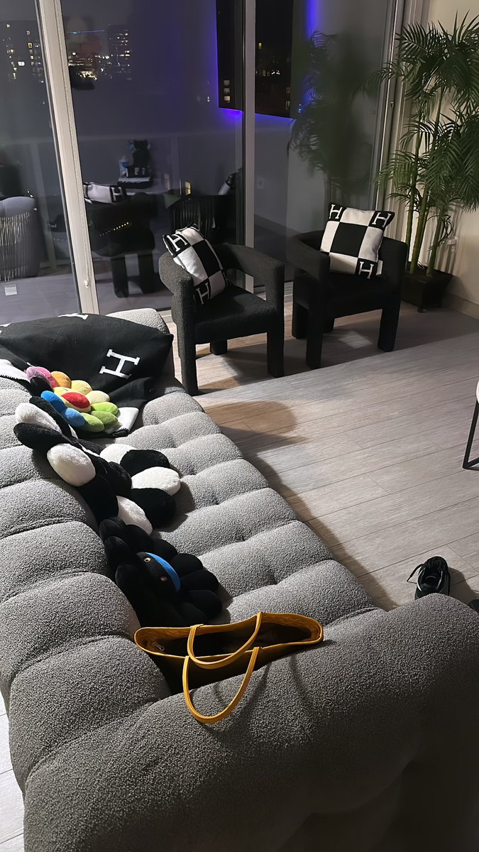VayyDawn's tweet photo. Love my living room almost done https://t.co/MFmZDZQt6I