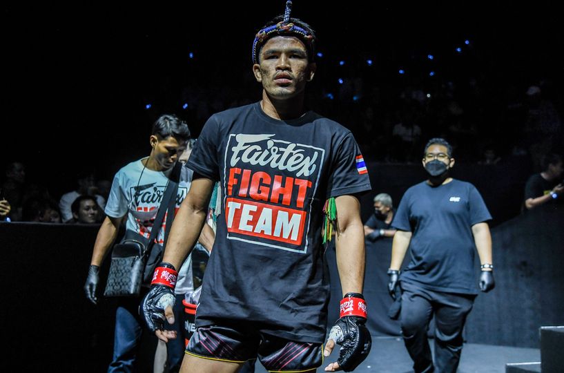fairtexofficial's tweet photo. Victory and bonus !!!
Congratulation Nakrob Fairtex and FAIRTEX FIGHT TEAM

FAIRTEX FIGHT TEAM T-shirt available over here
https://t.co/yAb3WPoCDo...

Photo credit: https://t.co/4yZFkOl7IM

#Fairtex #OneLumpinee https://t.co/8iA8aOMmRw
