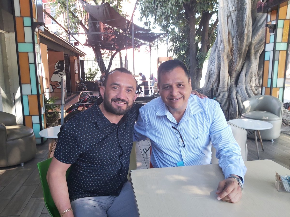 LEnriqueBolanos's tweet photo. Muchas Felicidades por tu cumpleaños mi estimado amigo @ElpidioJeal te deseo como siempre que la estés pasando de maravilla en compañia de tu bella familia. https://t.co/c4Yno2FLvC