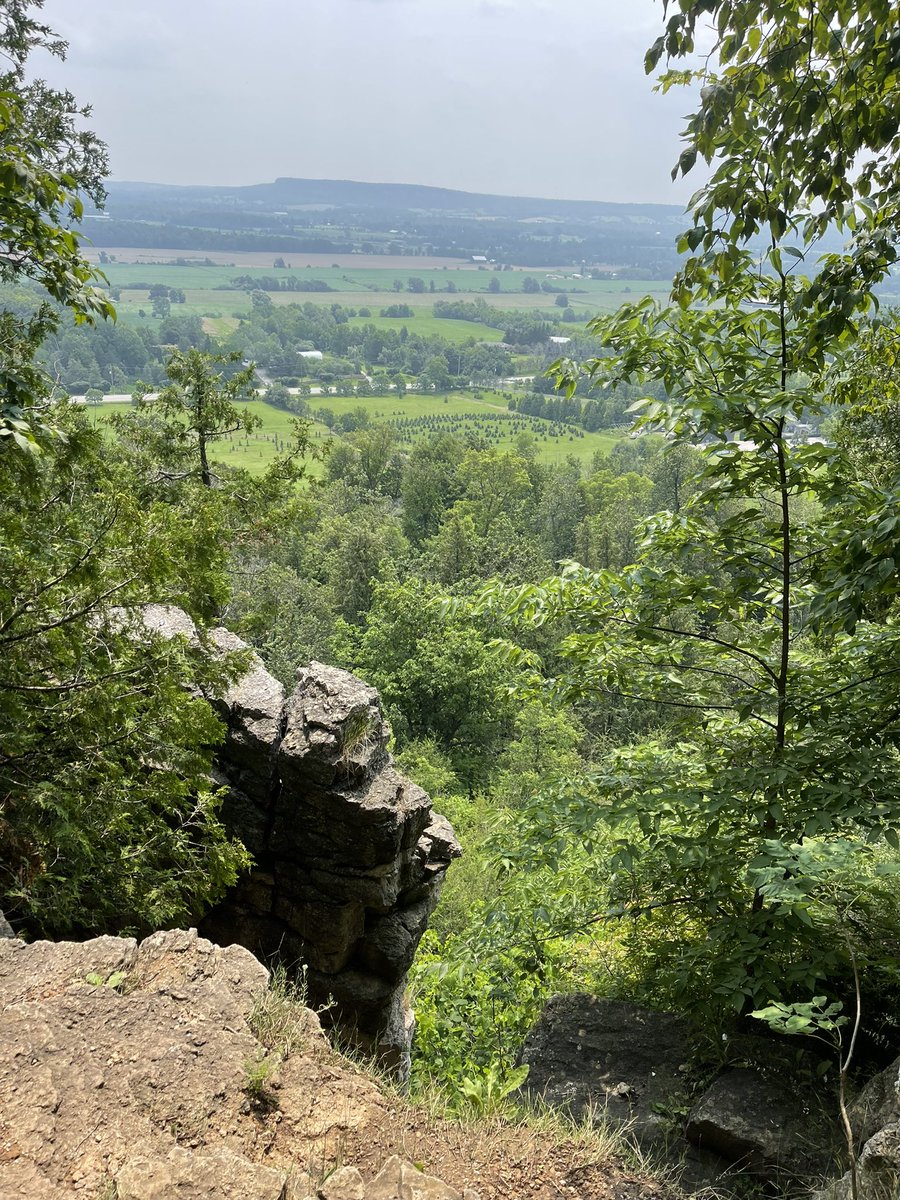 bagida_waad's tweet photo. Bagida’waad &amp; Aki Tours toured down to the Guelph area today. With our friends we explored Rattlesnake Point and then enjoyed an early dinner. Lots of stories and laughter was a grand way to start our week. #rattlesnakepoint #hiking #friendship #laughter #storytelling https://t.co/kVtZzVilC2