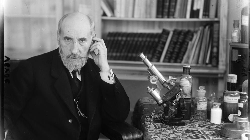 Doctor_Bacteria's tweet photo. Cajal y el interés.

"La desdicha de nuestro país consiste, como se ha dicho hartas veces, en que el interés individual ignora el interés colectivo". https://t.co/qAb7ChpM7g