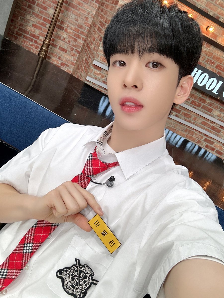KREBIPETI_twt's tweet photo. [📸] 230718
arirang TV #.AfterSchoolClub
⠀
럽패티 기억해? ASC에서 떠들다 같이 혼났었던
앨런선배🐧 태영선배🐱 오늘도 등교 완료👌
⠀
#.KREBIPETI #.크래비패티
#.crvtyllen #.taeyouna https://t.co/3IHCM2kap6