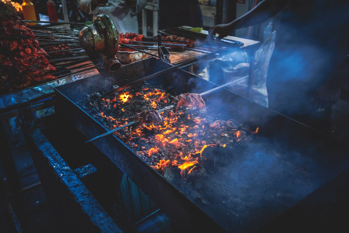 S_MorningLight's tweet photo. A DINNER FOR THE AGES
#Chirga, a variation on #tandoori chicken, is marinated the same way, but roasted over coals instead of in an oven. #Aluthkade, Jul 2023. Tandoori chicken may be the world’s oldest surviving recipe; dating to 3000 BC #Harappa. More@ https://t.co/yI75KqexPm https://t.co/gIHCMtX4Th