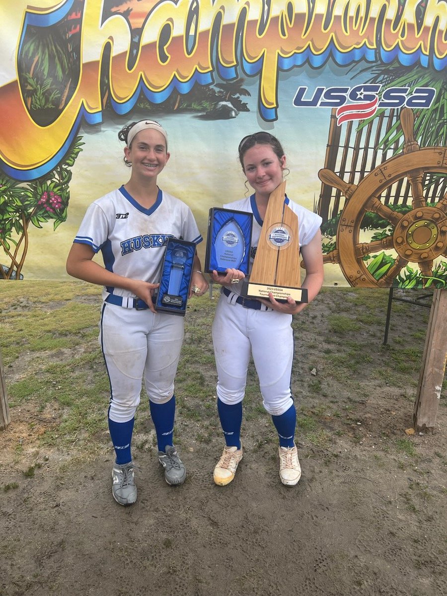 Congrats to @LilaConrad46 and @DanicaH2028 for being recognized for their outstanding performances @USSSAFastpitch Eastern National Championship.
Lila Conrad - Most Outstanding Pitcher
Danica Humphries - Defensive MVP
@EStateHuskies @CoachJoeHuskies @Johnknopf10 @3N2Sports