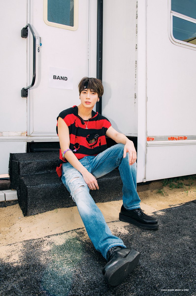 DisneyPlusJP's tweet photo. ⋰
#TXT メンバーの
舞台裏カットを公開📷（2/2）
⋱　

『TOMORROW X TOGETHER: OUR LOST SUMMER』

#BEOMGYU
━━ 誰よりも舞台を愛してる
#TAEHYUN
━━ 最もグループを愛してる
#HUENINGKAI
━━ 難しいパートも見事な見せ場に変える

#ディズニープラス で
7/28（金）より配信開始🎬 https://t.co/BpGnetiGu8