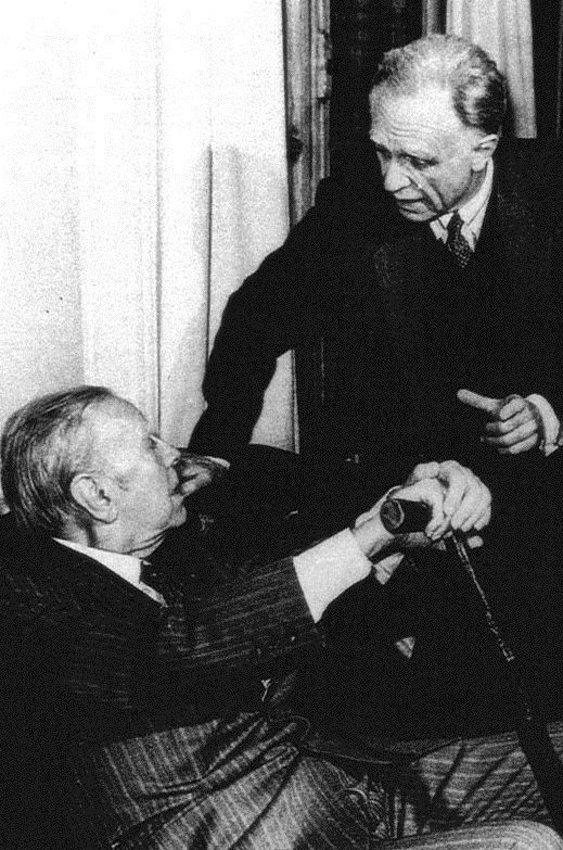 literlandweb1's tweet photo. "La amistad no necesita frecuencia, el amor sí, pero la amistad no". 
Jorge Luis Borges https://t.co/JC7dRaZaD4