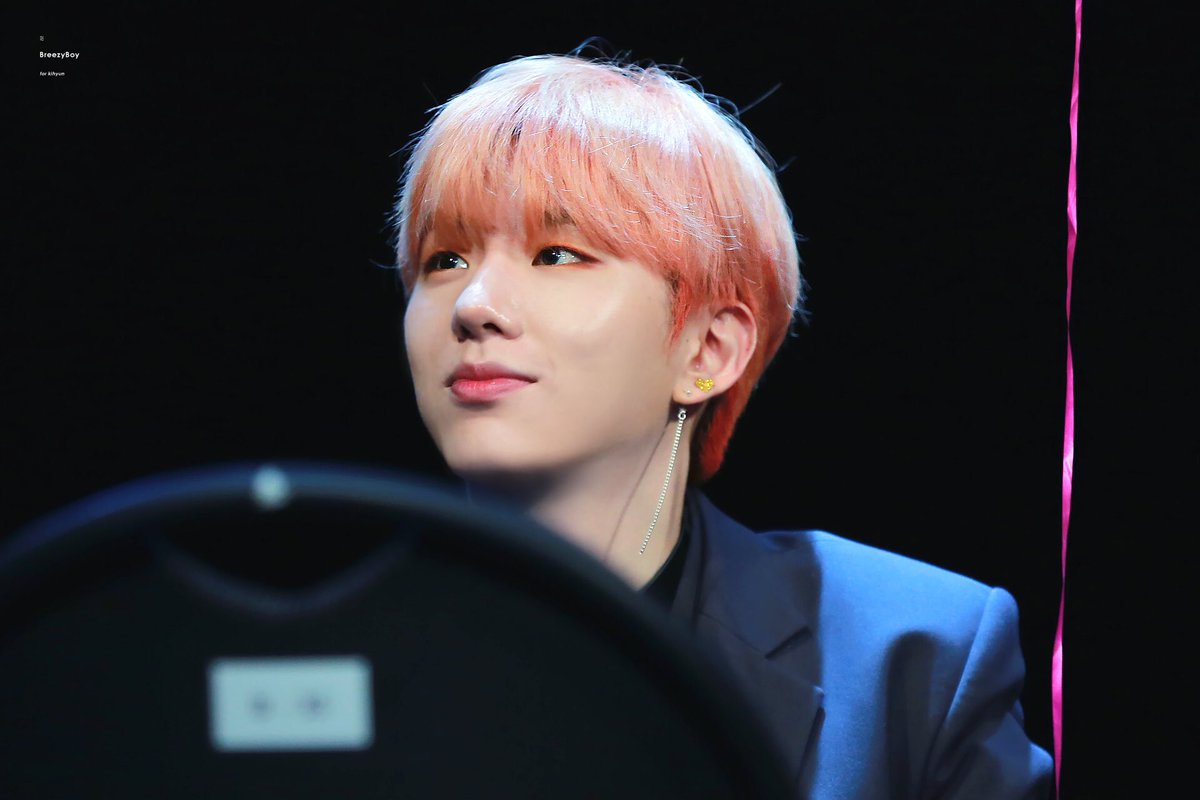 사랑 다정 가득한 아기여우 
절대 인위로 만들어낼 수 없는 눈빛