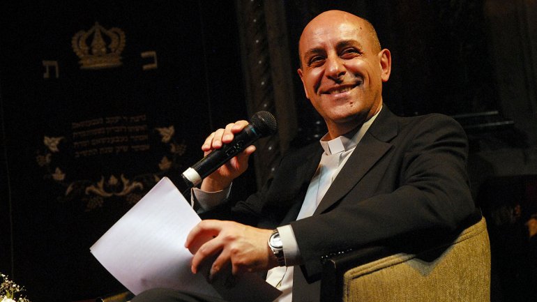 Gracias por la vida! Aunque pasé los 60 el cumpleaños es una fiesta 
El amor de Dios me trajo a este mundo bello y dramático 
Y espero llegar a la fiesta del cielo con los pobres y con tantos pecadores perdonados 
Gracias amigas/os por quererme, sostenerme y tenerme en su oración