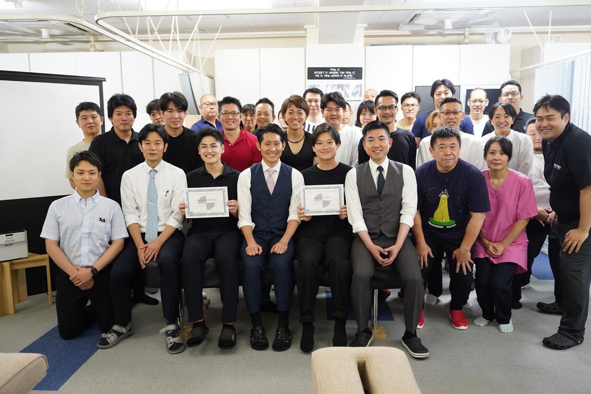 maeda_chiro's tweet photo. 1人でも多くの方にカイロプラクティックのもつ無限の価値を知っていただくためにシオカワスクールはますますグループ拡大していきます！

#塩川カイロプラクティック
#シオカワスクール
#シオカワグループ
#前田カイロプラクティック藤沢院 https://t.co/dDdZ8x3fJl
