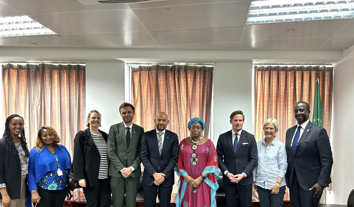AU_HHS's tweet photo. H.E @AmbSamate met with Ambassadors from the embassies of 🇩🇰🇸🇪🇳🇴 &amp; representative of @IfrcAu @ikakoma1 at the #AUHQ. They discussed the group’s financial &amp; technical pledge to support the operationalisation of the  @_AfricanUnion African Humanitarian Agency for 2️⃣yrs &amp; beyond. https://t.co/lY9ZWKJw4L