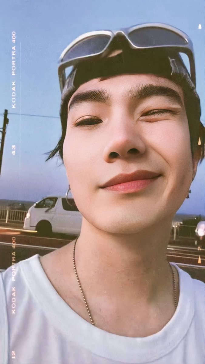 Anotherwhoiam's tweet photo. Bright and Shine as you always are ✨ 

ETERNITY WITH BUILD 
#BYLxBuild4rever #BuildJakapan @JakeB4rever https://t.co/vv2HVXT2YE