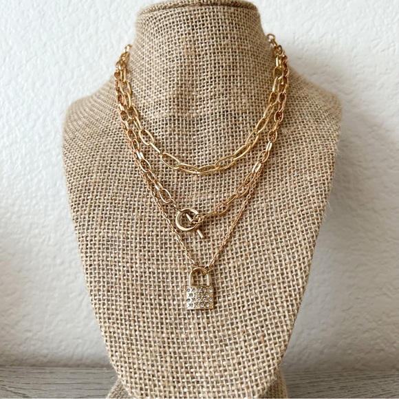 So good I had to share! Check out all the items I'm loving on <a href="/Poshmarkapp/">Poshmark</a> #poshmark #fashion #style #shopmycloset #nike #luxury: posh.mk/vi34UUJywBb