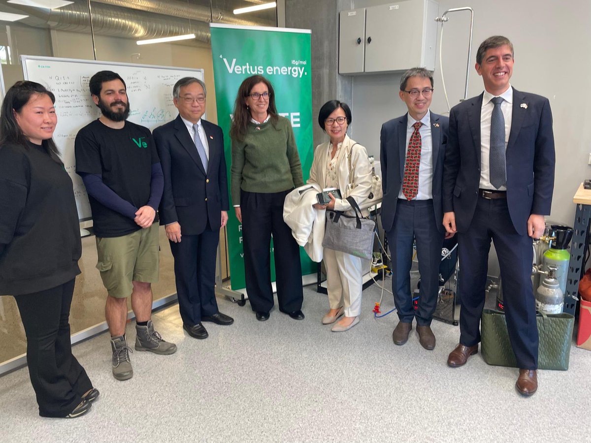 A pleasure to host the Singaporean Delegation led by Trade Minister Gan Kim Yong in Aotearoa New Zealand, where we introduced them to some of the energy innovators we are working with.
 
It was great to showcase the pioneering work of <a href="/EmrodEnergy/">Emrod</a>, Vertus Energy and EnergyBank!