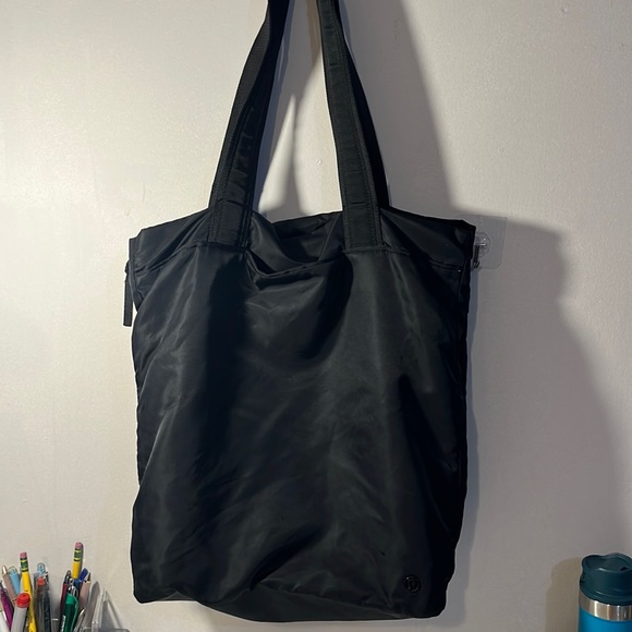 So good I had to share! Check out all the items I'm loving on <a href="/Poshmarkapp/">Poshmark</a> #poshmark #fashion #style #shopmycloset #petalpup #deblossomcollection #lululemonathletica: posh.mk/8e3c8biPsBb