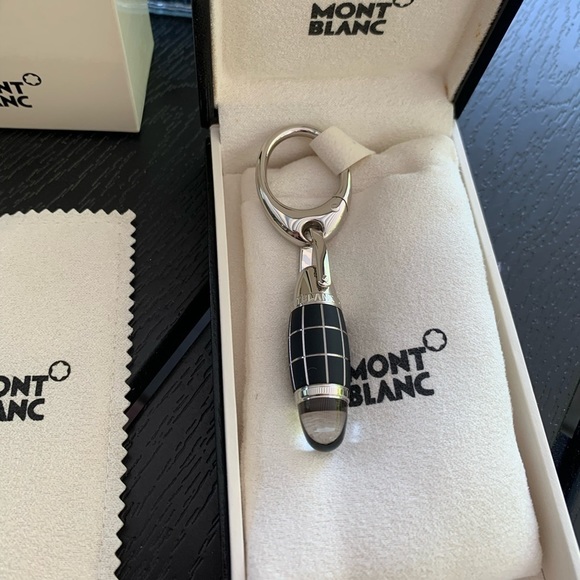 BlackCrowFinds's tweet photo. So good I had to share! Check out all the items I'm loving on @Poshmarkapp #poshmark #fashion #style #shopmycloset #montblanc: https://t.co/Oi1mx6hXtH https://t.co/gap1hALe42