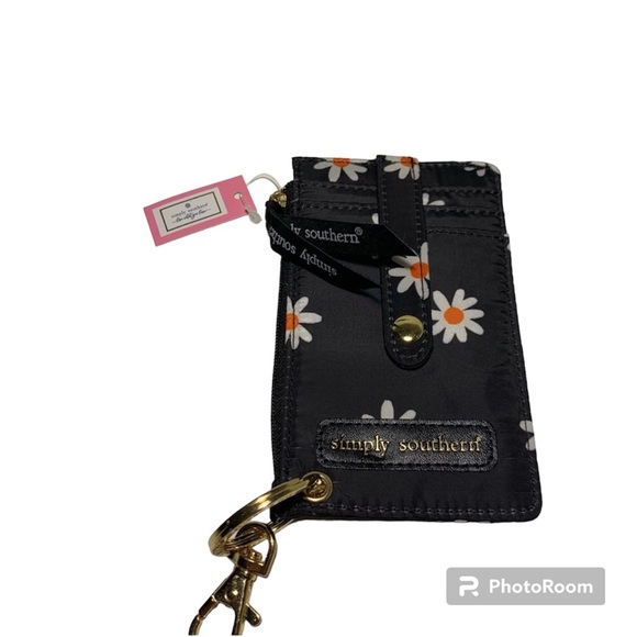 Cyndith's tweet image. So good I had to share! Check out all the items I'm loving on @Poshmarkapp from @FoxandDoe #poshmark #fashion #style #shopmycloset #simplysouthern #cynthiarowley #pleione: posh.mk/dwsP3ZZRiBb