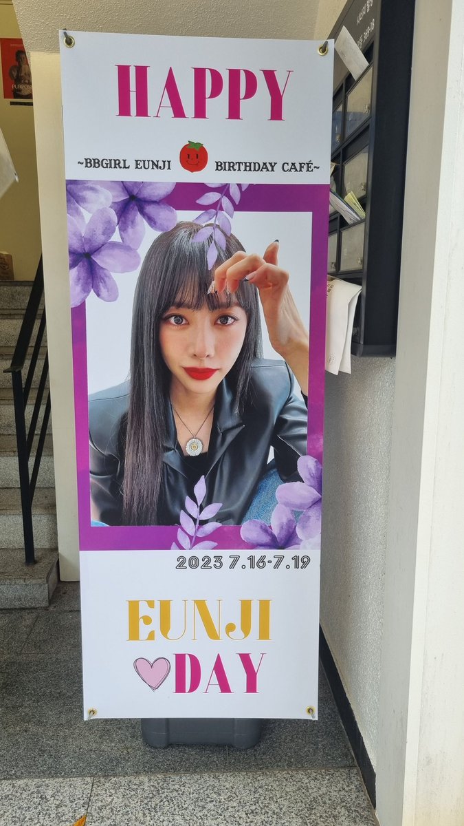 BBGIRLS_danyap's tweet photo. #블루로그
은지 생일 카페 홍홍홍 https://t.co/QapzkoDoEr
