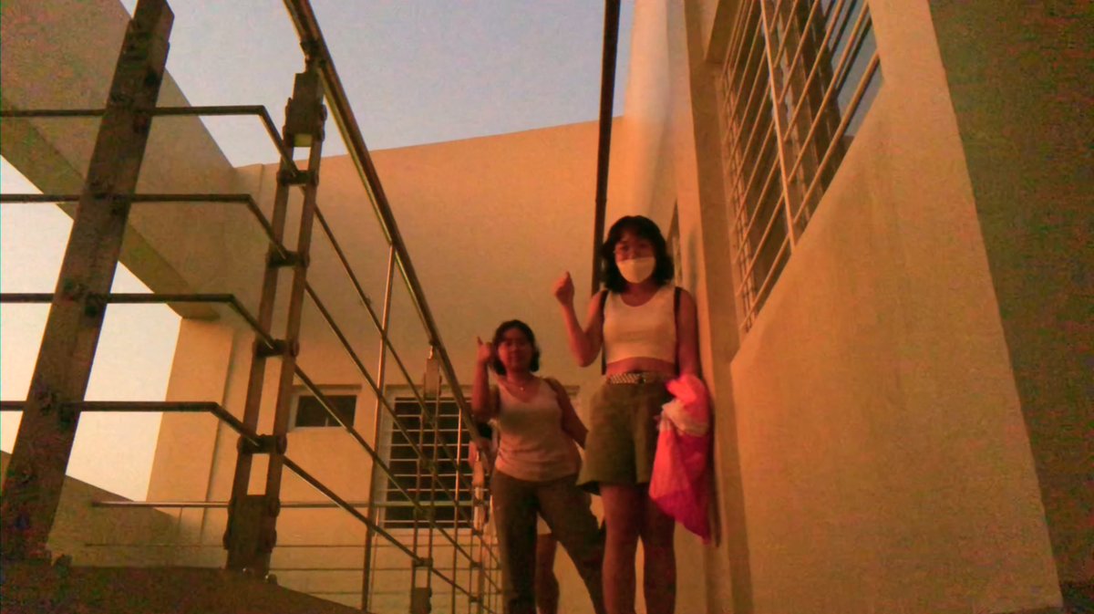 jyuucie's tweet image. ＼\ ٩( ᐛ )و /／ school year's over so i finally have time 2 make my silly little vlogs  

⭐️ link below!! watch me live w my bffs (real)