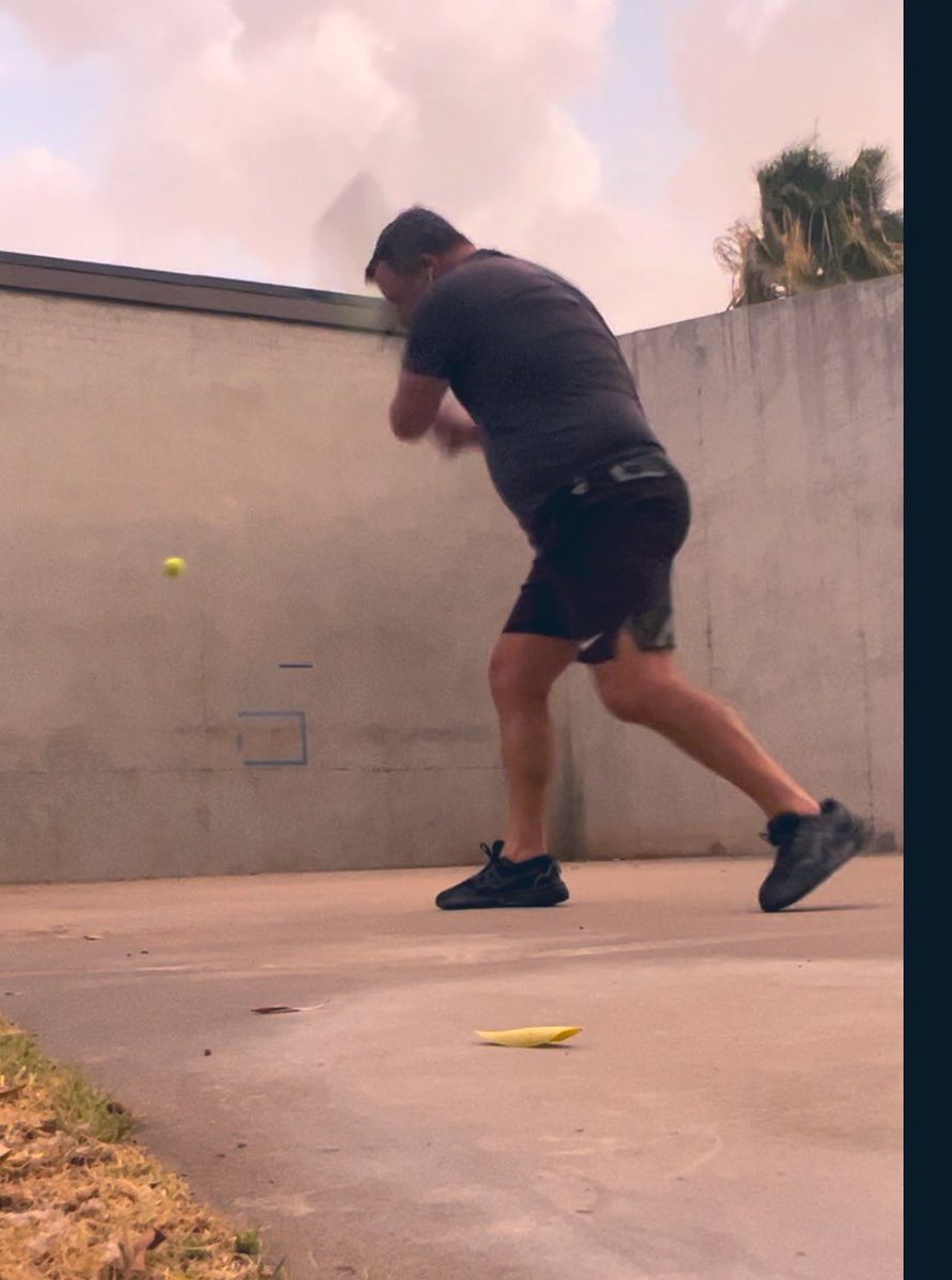 tomareis1's tweet photo. Found my wall on the advice of @KJtheTennisPro #reps #olddognewtricks just before the monsoon! https://t.co/ia0hHIV4GU