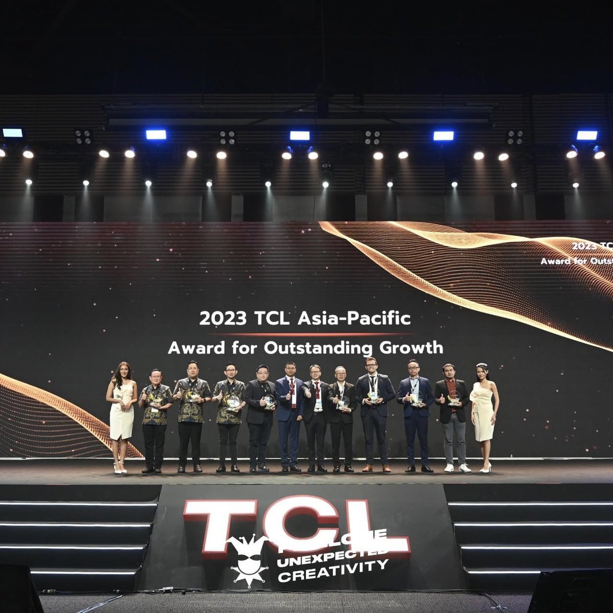 PixelOneEvent's tweet photo. #PixelOneCreateUnexpectedEvent
TCL จัดงานเปิดตัวครั้งยิ่งใหญ่ระดับเอเชีย-แปซิฟิกในงาน 2023 TCL New Product Launch Event ภายใต้คอนเซ็ป Discover the Unimagined แสดงนวัตกรรมล่าสุดที่ออกแบบมาเพื่อขยายจินตนาการและจุดประกายความหลงใหล ตอกย้ำความเป็นแบรนด์เทคโนโลยีชั้นนำระดับโลก https://t.co/cq0pfPD87g