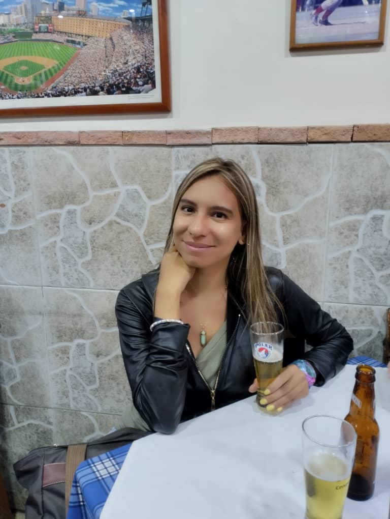 Tifanies's tweet photo. No ha sido un cumpleaños feliz, pero ha sido en paz. Lloré varias veces recordando cuando mi papá me felicitaba. No obstante, a él no le gustaba la tristeza. Agradezco a Dios por un año más de vida y honro a mi padre con una polarcita, cómo a él le gustaba. https://t.co/9T6DyyQOFi