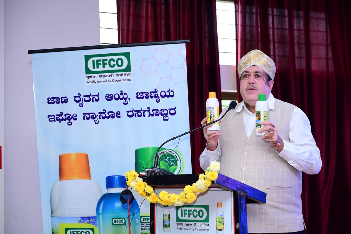 drusawasthi's tweet photo. Chairaman IFFCO Sh. @Dileep_Sanghani Ji also addressed the the first batch IFFCO Krishi Drone Pilot programme for the Unemployed youth of Karnataka at Mysore. He informed the farmers about the usage and benefits of #IFFCONanoUrea and #IFFCONanoDAP. https://t.co/7FZKmPlQua