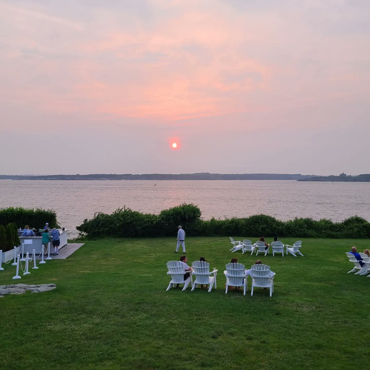 brian_bonafitz's tweet photo. A great start to our vacation in #NewportRI!! #FitzOnVacation #RhodeIsland #NewEngland #MondayNightFitz #BrianAndKathy #HusbandAndWife #25thAnniversary #July17th #TheSummerOfFitz https://t.co/V9Ya6k10pQ