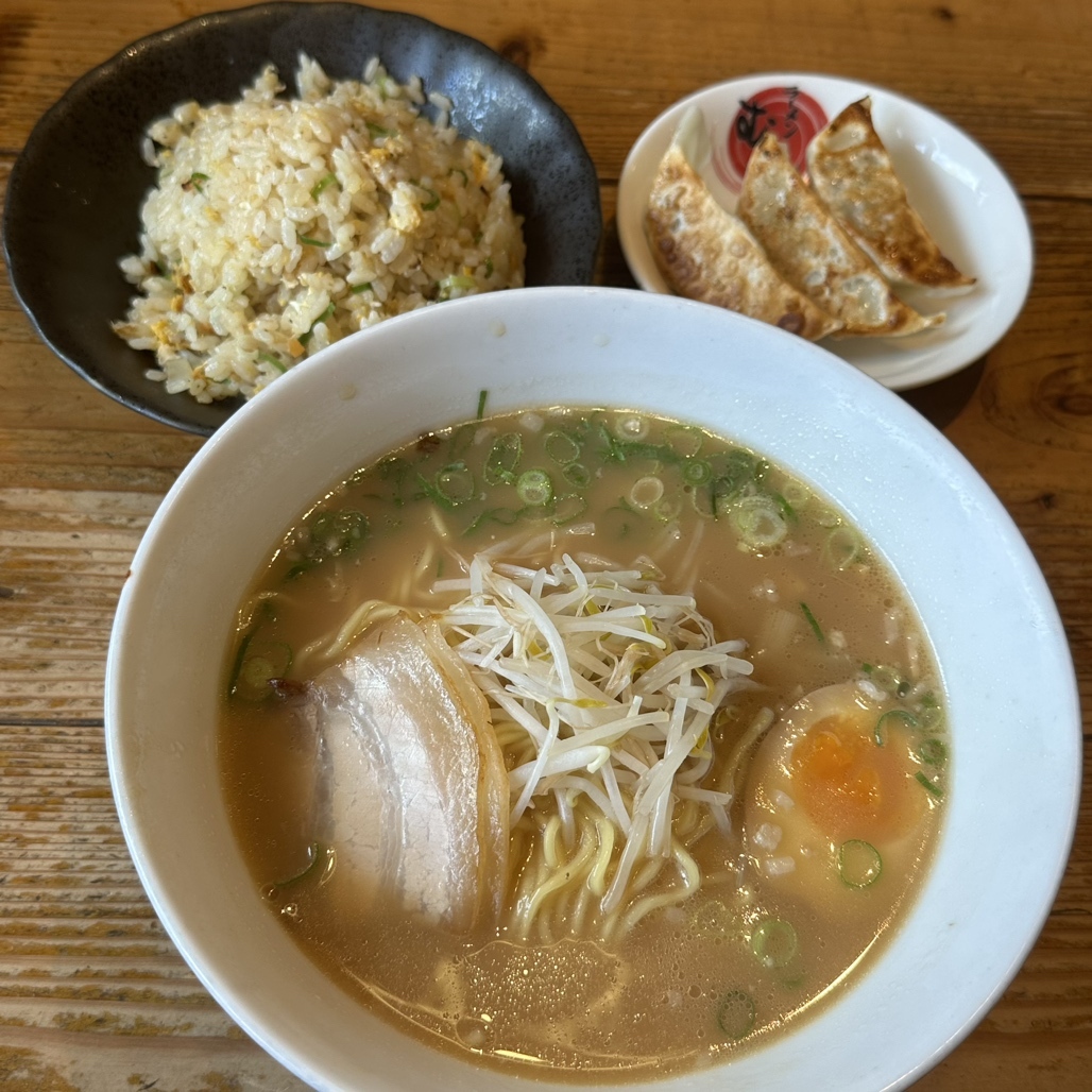 kanmi3's tweet photo. ラーメンむさし 羽曳野店（しょうゆとんこつラーメン・ミニ炒飯・ギョーザ）
 
https://t.co/Ug179rYkZh #tabelog https://t.co/cqccA8LcA4