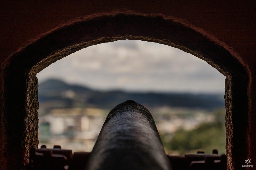 sjuab's tweet photo. Visit the Hohensalzburg Fortress in Salzburg for panoramic views. Nearby, the picturesque village of Hallstatt is a fairytale come to life with colorful houses and shops on the shores of an alpine lake. ✨⁠
⁠
#festunghohensalzburg #hallstatt #salzburg #summer2023 #canon https://t.co/plLnqAowQ2