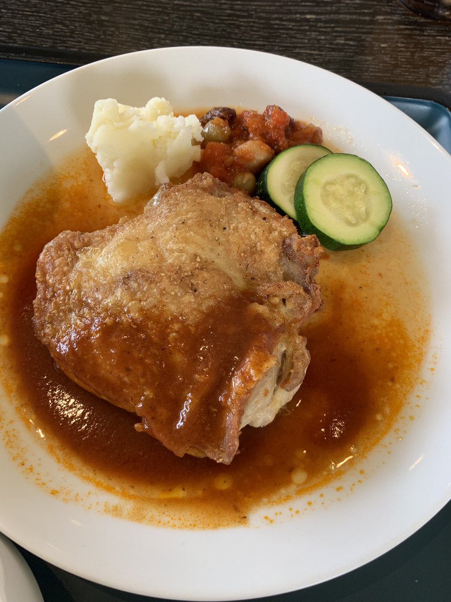 12_hiyoko_12's tweet photo. 応援に向けて腹拵え🐽
頂きまーす♪
#labistecca https://t.co/TJLYdE0yF9
